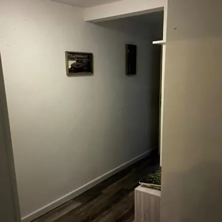 Backbord Huus & شقة