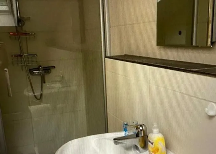 Backbord Huus & شقة