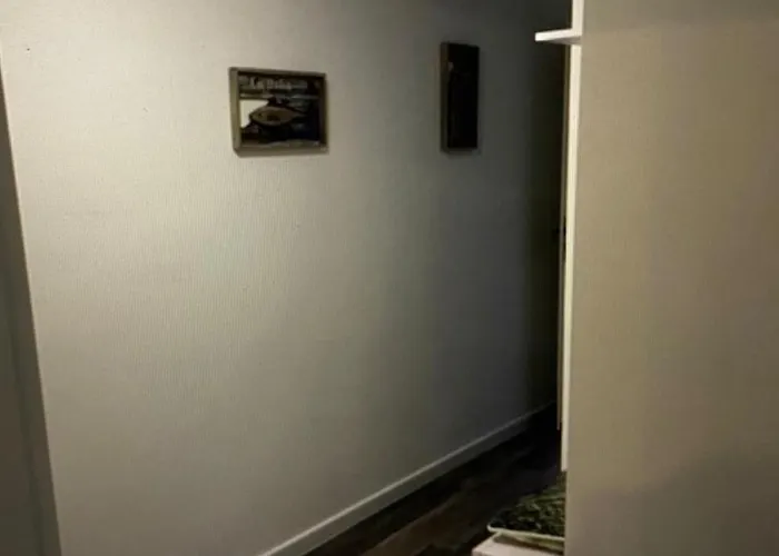 Backbord Huus & شقة